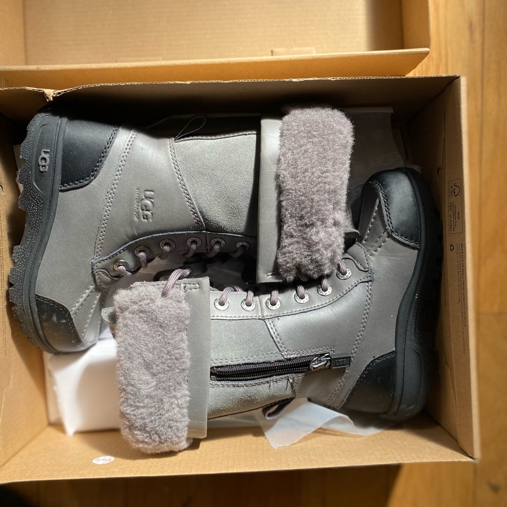 UGG Kid’s Unisex Butte II Toggle Tall Boots - Authentic